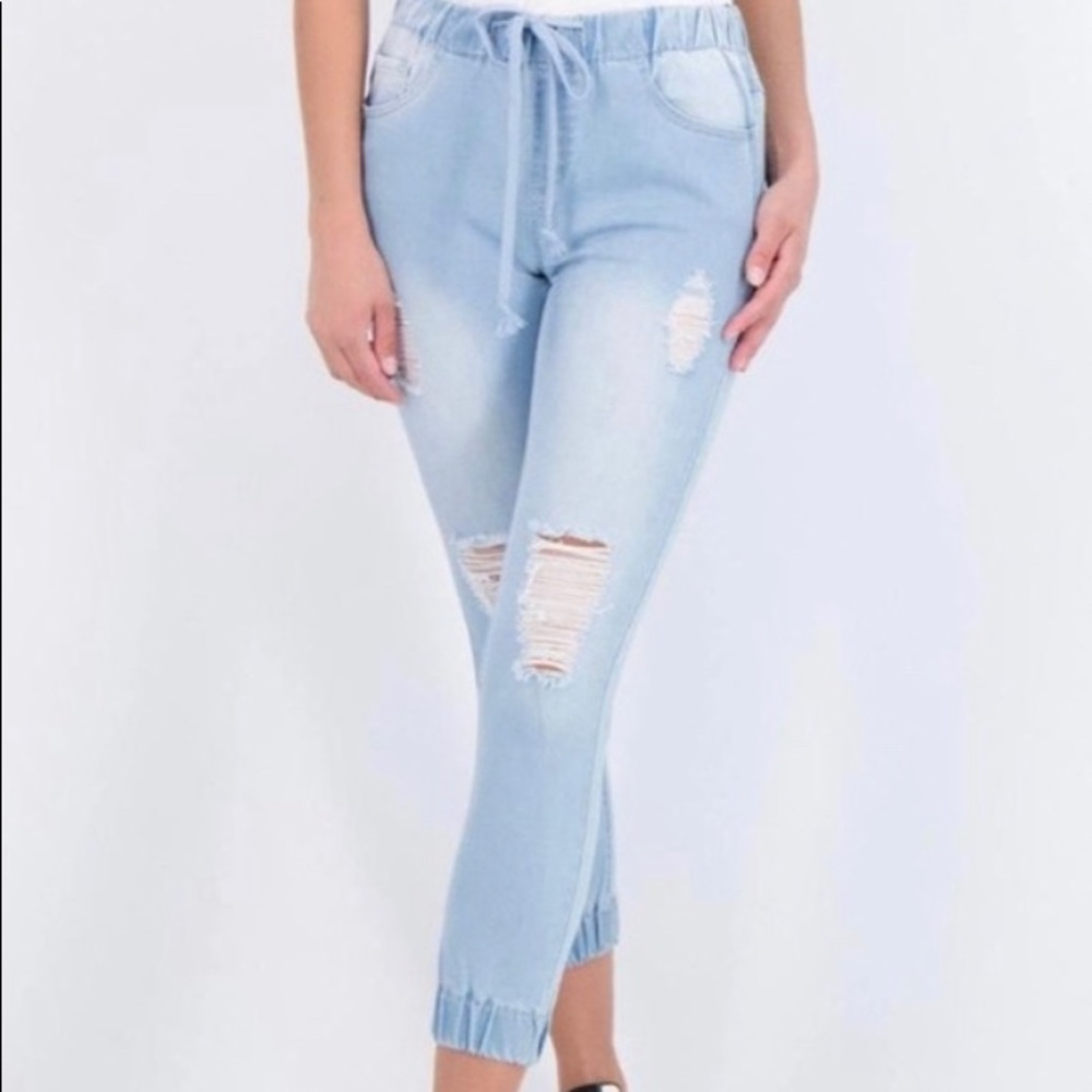 *NWT* GOGO High Rise Distressed Denim Joggers Size 17/33